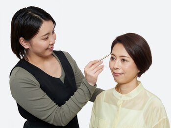 えがおアイラッシュ by えがお美容室の写真/【ヘアメイクが“見た目印象”を診断】目元を引き立てる施術を提案。