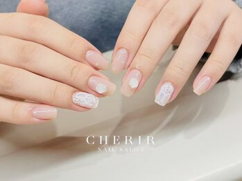 シェリール(CHERIR)の写真/大人女性に人気のシンプル上品ネイル♪仕事柄派手なネイルができない方も◎丁寧なケアでモチの良さも抜群♪