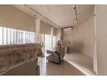 イリス 博多店(IRIS.)の雰囲気(半個室で施術中もリラックスできる空間♪/まつ毛パーマ/LED)