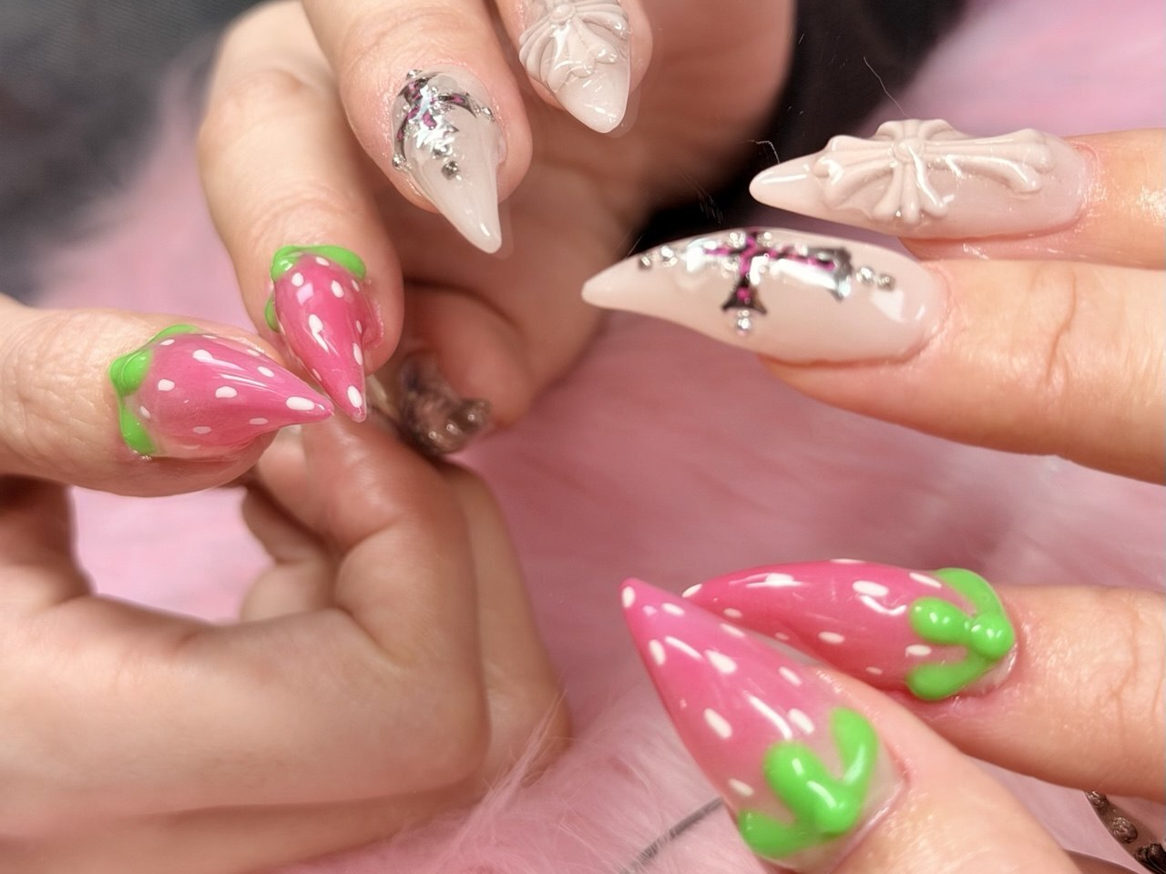 Vivetta（ヴィヴェッタ）  つけ襟 ピンク カラフル 爪 ネイル XGインスパイアネイル🌈カラフルY3K エイリアンベイビーちゃん