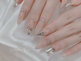キラキラビジューちゅるんネイル