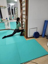 健康塾キューオーエル 恵比寿(QOL)/NEWスタッフもストレッチ♪