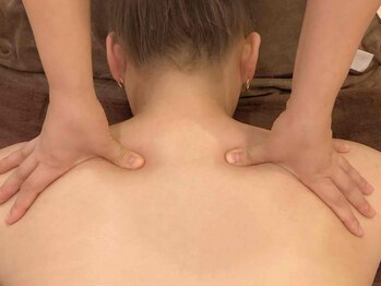 リフレゾーン(Refrezone)の写真/【首肩のつらさを改善！】お悩みの原因を見極め、的確にツボを刺激して、スッキリ軽い身体へ導きます♪