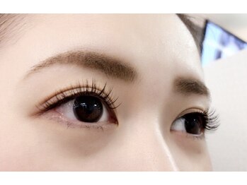 プラスアイ 銀座中央通り店/真ん中長めデザイン