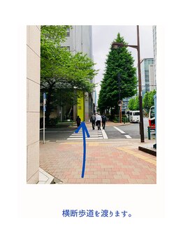 ユエ 日本橋店(YUE)/黄緑色の看板が見えてまいります