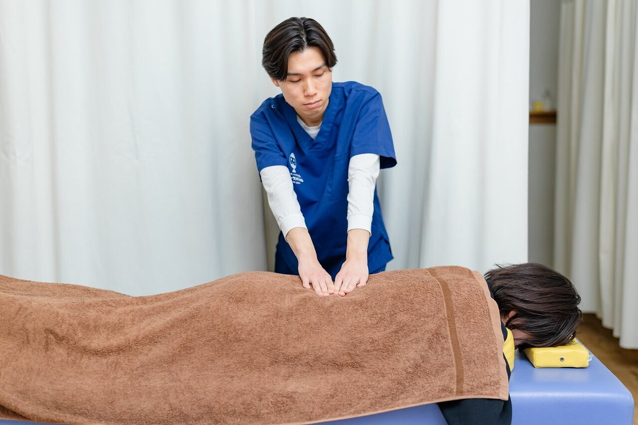 ≪肩こり首こり腰痛≫国家資格所有【全身整体+骨盤矯正】60分\3,300