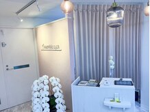 アッサンブレアイズ 門前仲町店(Assemble eye's)の雰囲気（白とピンクを基調とした落ち着いた雰囲気です♪）