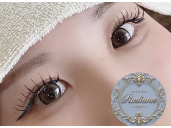 Eyelash Salon Radianteの写真/【束間LEDマツエクメニュー人気No.1★】フラットラッシュで華やかな目元に◇お仕上げにコーティング付！