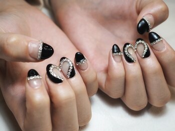 ミーナネイル(miinanail)/チェーンのハートくりぬきネイル