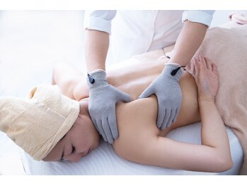 スーパースカルプ 大津店(SuperScalp)/EMSグローブで筋膜リリース