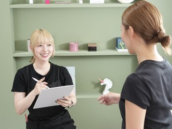 エモア 開発店(e.moa)の写真/丁寧なカウンセリングで一人一人の顔立ちに合った眉をご提案！施術経験豊富なスタッフが対応いたします♪