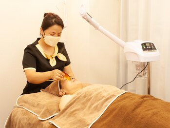 繊美の写真/当店人気☆「小顔かっさフェイシャル」でお顔の老廃物やむくみの排出を促進◎すっきりとした印象に導く♪