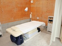 鍼灸治療院 ファイン(5N')の雰囲気（リクライニング可能な電動昇降式ベッドを完備◎）