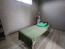 施術ベッドプライベート空間でおくつろぎください。