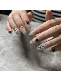 埋め尽くしゴージャスネイル