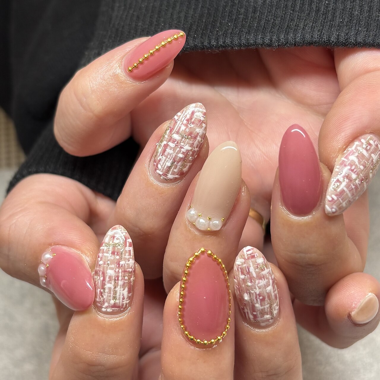 2025年-2026年冬トレンド】ガーリー ツイードのネイルデザイン集｜人気