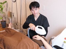 アットイカウ 下北沢(at ikaw)/施術風景　腕脱毛(手指甲～上腕)