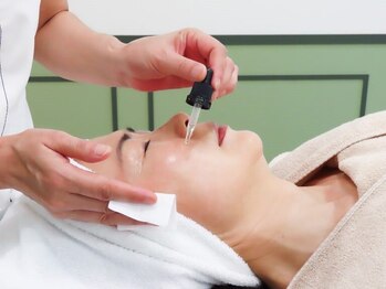 トリートメントルーム フェリーチェ(Felice)の写真/《大人のお肌悩み緩和》ほうれい線の原因に徹底アプローチ！レチノール導入で内側から弾むようなツヤ肌に♪