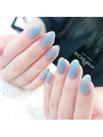 くすみブルー×ブロンズフレンチ