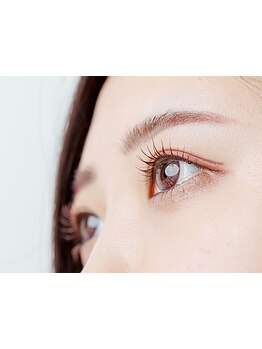 ナチュラル上品な目元にしたい