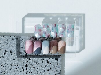 アルシアネイルズ(ALSHIANAILS)の写真/〈アート4本¥6500/6本¥7500/10本¥8500〉キャラクターデザイン1本＋¥1000で対応可◎ニュアンスネイルが人気!