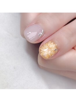 ピオニーネイル(peony nail)/黄色のダリア