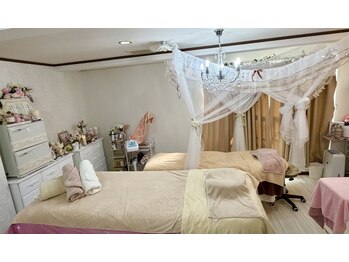 ジュネル ローズ(JEWNEL ROSE)/ロココ調の優雅な店内を独り占め