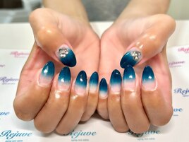 鮮やかな深いブルーで夏らしく☆