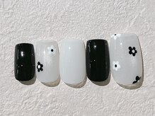ネイルビート(NAIL BEAT)/白黒フラワー