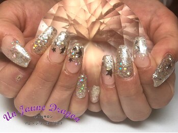 アン ジョーヌドラゴ/シャンパンゴールドネイル