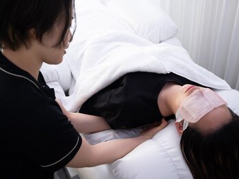 雲上のゆりかご 元住吉店の写真/【プロの技術で根本改善】スマホやPC作業でガチガチの首・肩に！独自の熟練手技で重い頭もスッキリ★