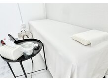 ホワイトニングショップ 安城店の雰囲気（半個室空間のベッドでゆったりと施術を受けられます♪）