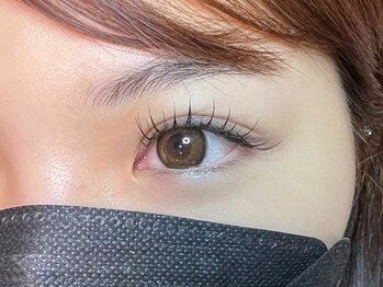ラッシュアンドヘアサロン アイ(lush&hair salon AI.)の写真/歴10年のオーナーが施術☆一人一人のまつげに合せてグルーの量を調整！マツエクのモチがいいと定評あり♪
