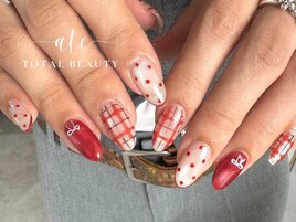 赤ガーリーネイル