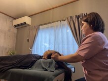 ヘッドスパ&ボディケア Akaritoの雰囲気(落ち着いた照明とゆったり個室で癒やしのひとときを。)