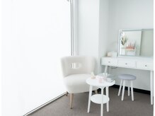 クク(ququ)の雰囲気（【ドレッサー完備】ドライヤーやヘアアイロンも完備しています♪）