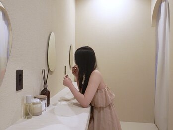 フィーヌ(Phine)/メイクを直しておでかけへ