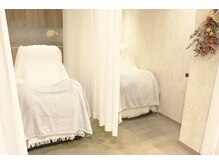 半個室でふかふかの椅子に包まれ癒しの時間を。