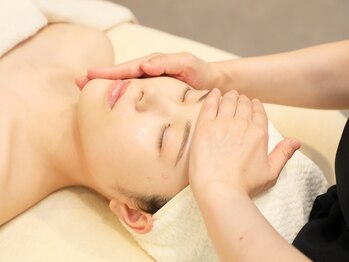 エヌ セレクション(N_selection)の写真/＜小顔も美肌も叶える特別ケア＞オールハンドの美筋小顔マッサージでむくみ・たるみをケアし理想の小顔に♪