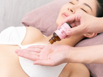 メディカルサロン エム エム エム 銀座プレミアムサロン(M.M.M.)/豊胸和漢オイルで育乳マッサージ