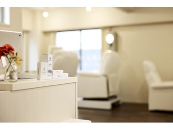 マイラミネーション 浅草店(Mylamination)/洗練された明るい店内