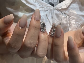 ハチイチイチサン(8113)/キラキラネイル