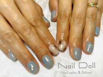 ネイルドール(Nail Doll)/くすみシアーブルーとニュアンス