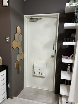 ビーモア(be MoA)/ご来店時はインターホンを！