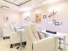 エフブルーム レカン(f'bloom L'ecrin)の雰囲気（リクライニングソファでハンドもフットも同時施術可能です。）