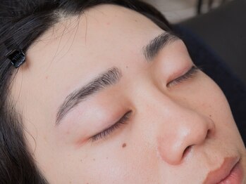 ビーメゾン(B-MAISON)の写真/もう自己処理で失敗しない！プロに任せて垢抜け◎理想の黄金比であなただけの美眉スタイリングを♪