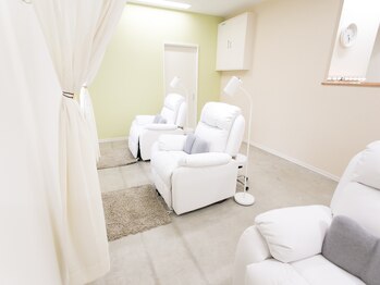 アイラッシュサロンクローバー 大垣店(CLOVER)/店内（施術ベッド）