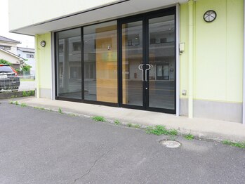 ドレス(DRESS.)/お店の前が駐車場になります