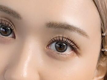 ビジュゥ 緑地公園店の写真/【ぱっちり続く、うる艶まつげパーマ＊】ナチュラルなのに印象的な”惹かれるまつげ”を叶えます☆