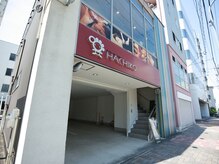 リフレッシュサロン ハチコ 金山店(Re'fresh Salon HACHIKO)の雰囲気（雨の日も楽々♪1Fが専用駐車場！建物全部がHACHIKOです！）